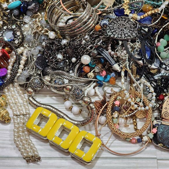 5.44 Pounds Mostly Wearable Bulk Jewelry Necklaces Bracelets Rings Some Signed - Picture 2 of 9